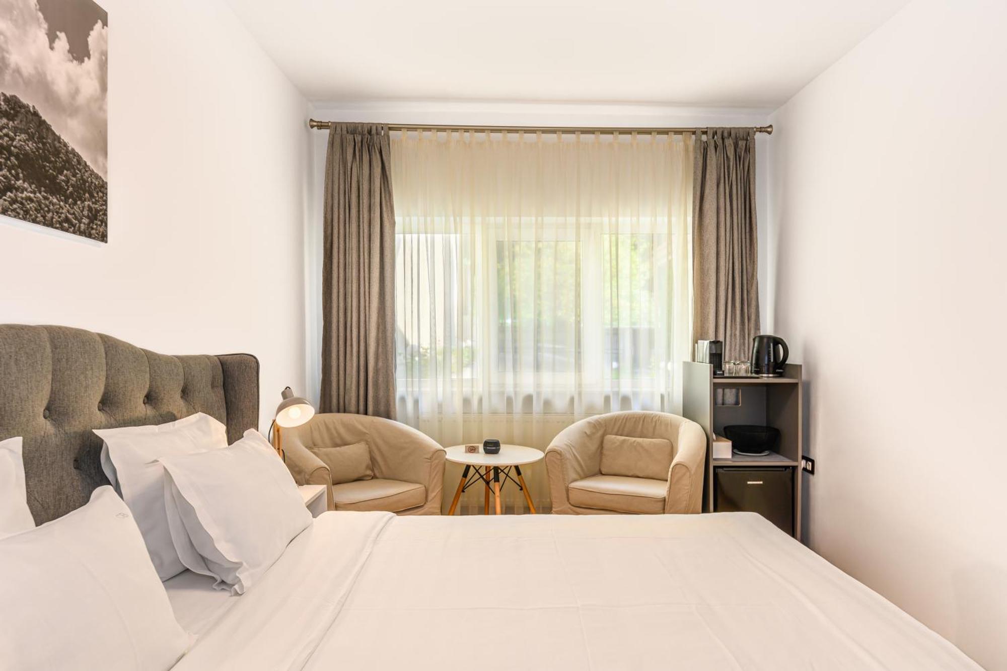 Cedrus Boutique Hotel Brasov Exterior photo