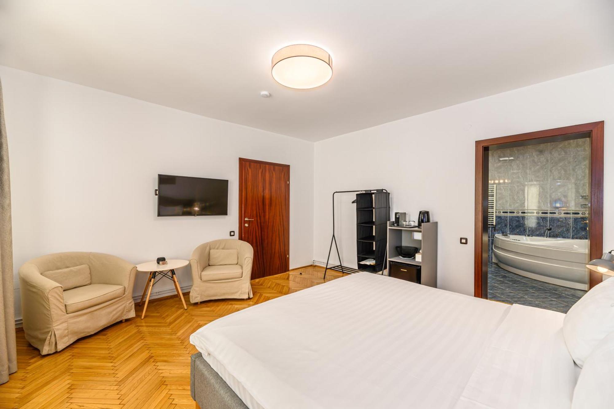 Cedrus Boutique Hotel Brasov Exterior photo