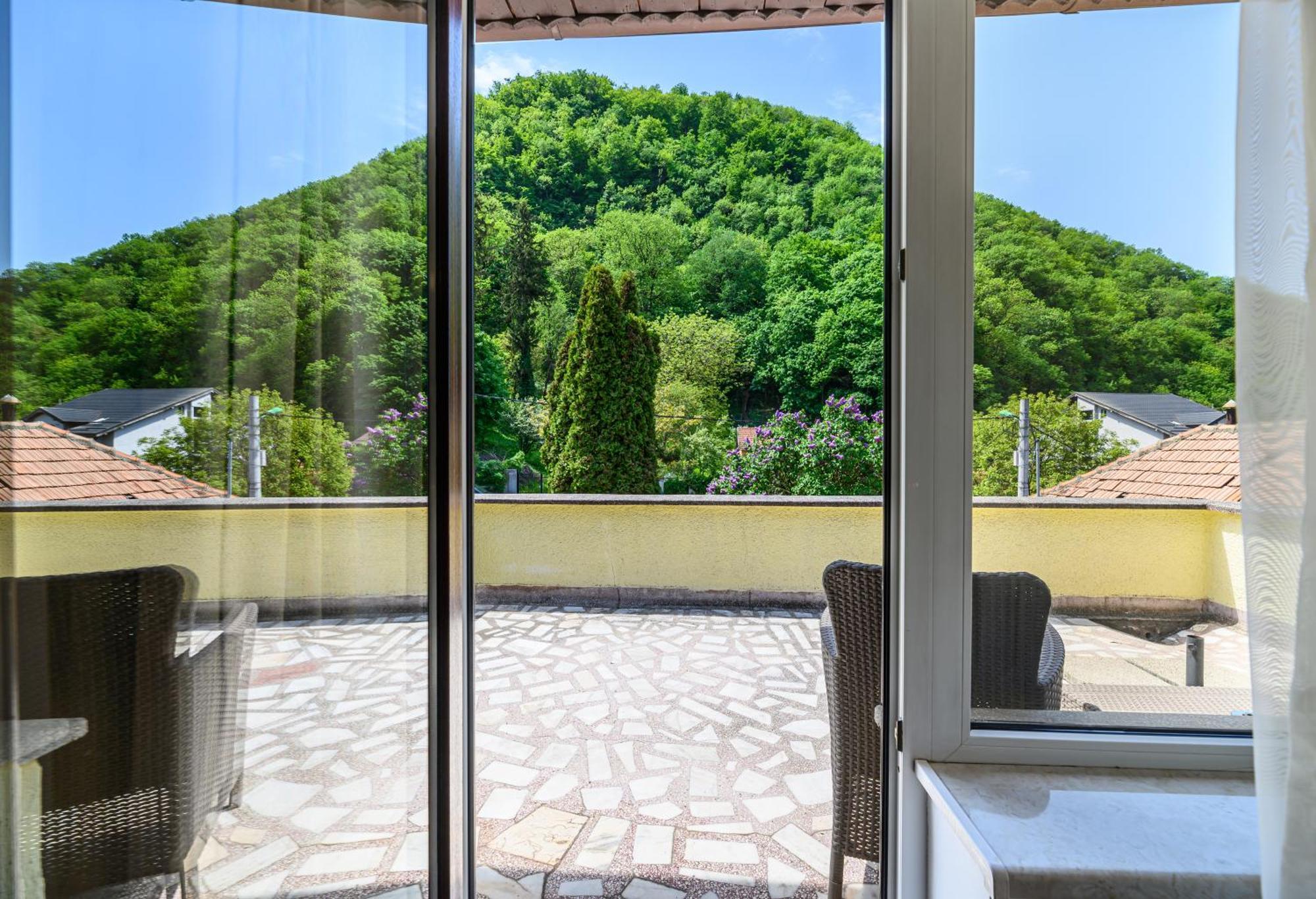 Cedrus Boutique Hotel Brasov Exterior photo