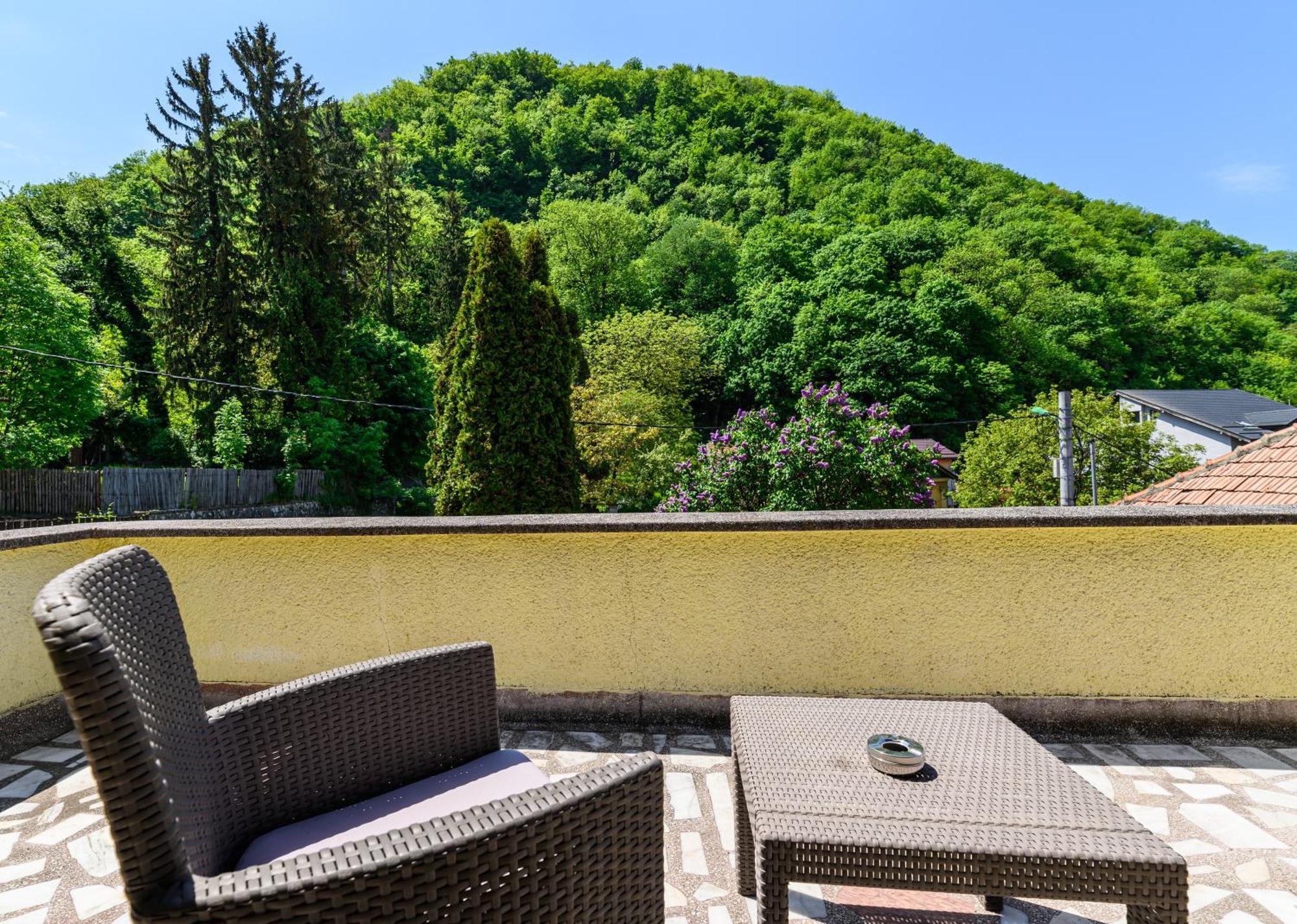Cedrus Boutique Hotel Brasov Exterior photo
